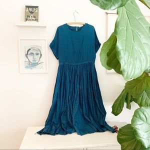 Black Crane Pleated dress in Ultramarine